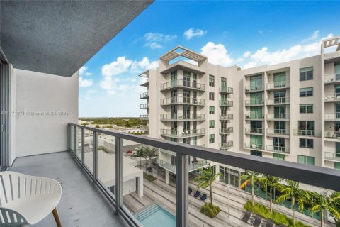 Condominio en venta en Miami, Florida, 1 dormitorio, 69.03 m2 № 1985547 - foto 1