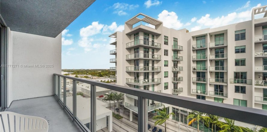 Condominio en Miami, Florida, 1 dormitorio № 1985547