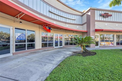 Commercial property in Hollywood, Florida № 2022501