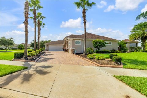 House in New Smyrna Beach, Florida 3 bedrooms, 205.22 sq.m. № 2408467 - photo 8