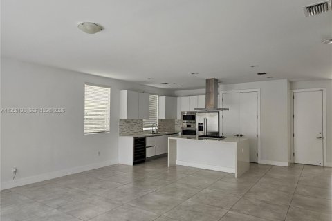 Купить виллу или дом в Дорал, Флорида 5 спален, 336.31м2, № 2079462 - фото 3