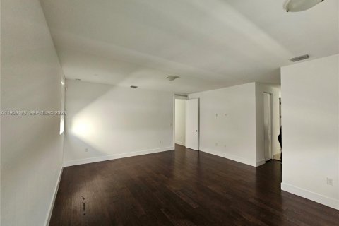 Купить виллу или дом в Дорал, Флорида 5 спален, 336.31м2, № 2079462 - фото 16