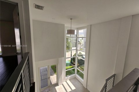 Купить виллу или дом в Дорал, Флорида 5 спален, 336.31м2, № 2079462 - фото 13