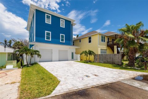 Propiedad comercial en venta en Madeira Beach, Florida, 4 dormitorios, 174.66 m2 № 1848546 - foto 3