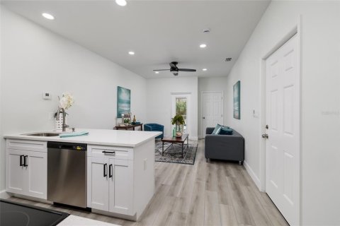 Propiedad comercial en venta en Madeira Beach, Florida, 4 dormitorios, 174.66 m2 № 1848546 - foto 13