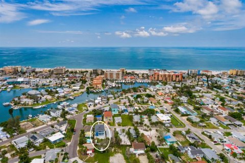 Propiedad comercial en venta en Madeira Beach, Florida, 4 dormitorios, 174.66 m2 № 1848546 - foto 28