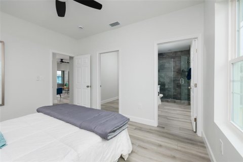 Propiedad comercial en venta en Madeira Beach, Florida, 4 dormitorios, 174.66 m2 № 1848546 - foto 23