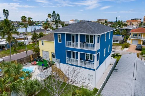 Propiedad comercial en venta en Madeira Beach, Florida, 4 dormitorios, 174.66 m2 № 1848546 - foto 2