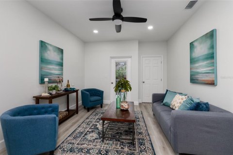 Propiedad comercial en venta en Madeira Beach, Florida, 4 dormitorios, 174.66 m2 № 1848546 - foto 9