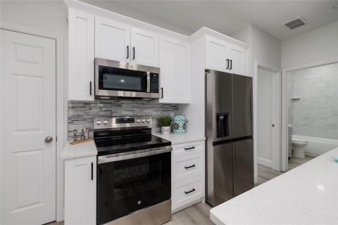 Propiedad comercial en venta en Madeira Beach, Florida, 4 dormitorios, 174.66 m2 № 1848546 - foto 14