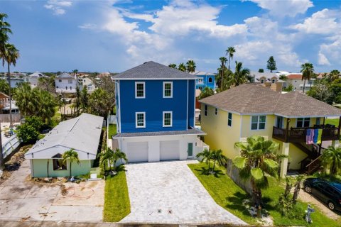 Propiedad comercial en venta en Madeira Beach, Florida, 4 dormitorios, 174.66 m2 № 1848546 - foto 1