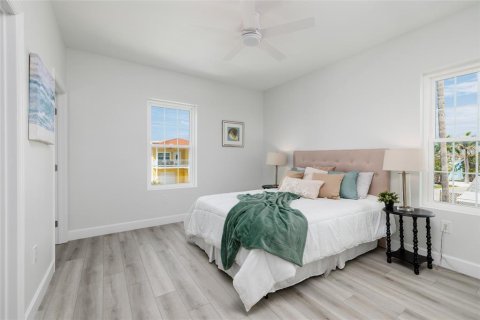 Propiedad comercial en venta en Madeira Beach, Florida, 4 dormitorios, 174.66 m2 № 1848546 - foto 15