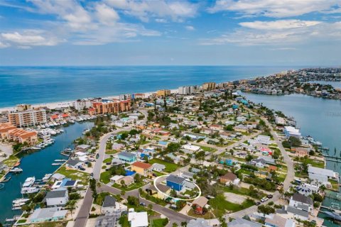 Propiedad comercial en venta en Madeira Beach, Florida, 4 dormitorios, 174.66 m2 № 1848546 - foto 29