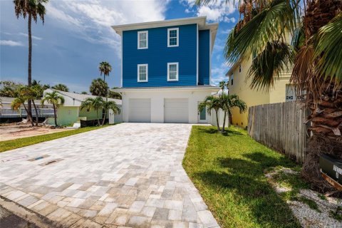 Propiedad comercial en venta en Madeira Beach, Florida, 4 dormitorios, 174.66 m2 № 1848546 - foto 5