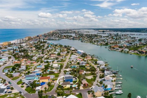 Propiedad comercial en venta en Madeira Beach, Florida, 4 dormitorios, 174.66 m2 № 1848546 - foto 30