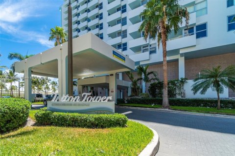 Condo in Miami Beach, Florida, 1 bedroom  № 1944232 - photo 2