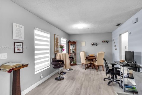 Casa en venta en Margate, Florida, 3 dormitorios, 153.75 m2 № 2186068 - foto 7