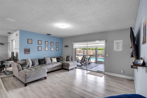 Casa en venta en Margate, Florida, 3 dormitorios, 153.75 m2 № 2186068 - foto 4