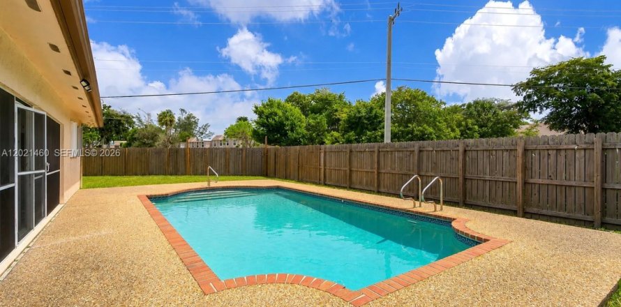 Casa en Margate, Florida 3 dormitorios, 153.75 m2 № 2186068