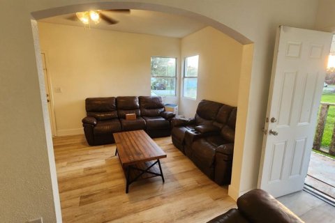 House in Fort Meade, Florida 4 bedrooms, 164.81 sq.m. № 1678491 - photo 3