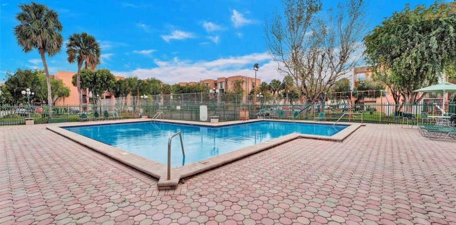 Condo in Miami, Florida, 2 bedrooms № 1727975
