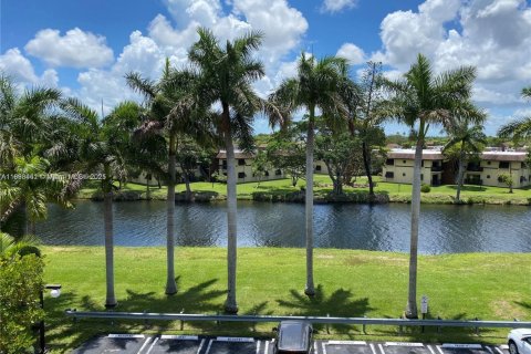Copropriété à vendre à Miami, Floride: 1 chambre, 65.96 m2 № 2015949 - photo 6