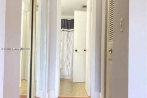 Copropriété à vendre à Miami, Floride: 1 chambre, 65.96 m2 № 2015949 - photo 10