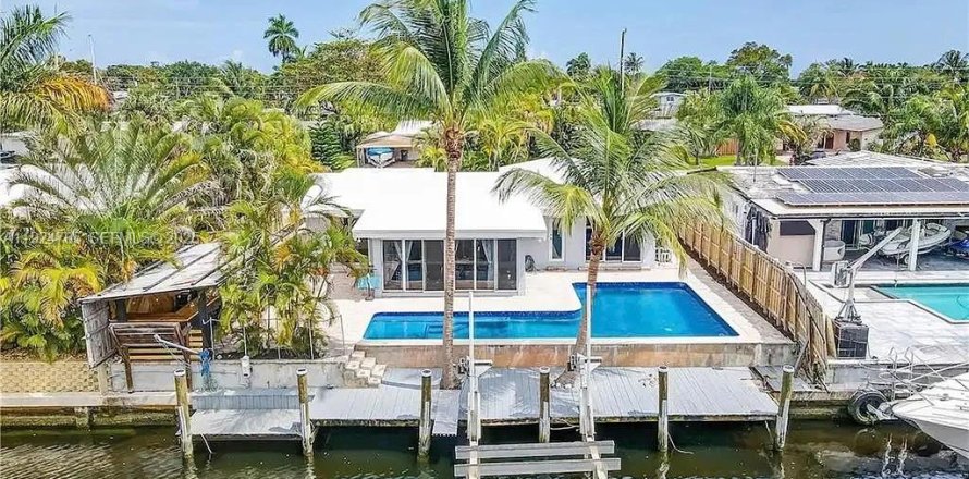 House in Fort Lauderdale, Florida 3 bedrooms, 146.04 sq.m. № 1982804
