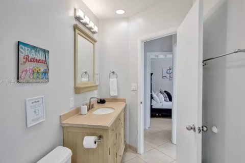 House in Fort Lauderdale, Florida 3 bedrooms, 146.04 sq.m. № 1982804 - photo 27