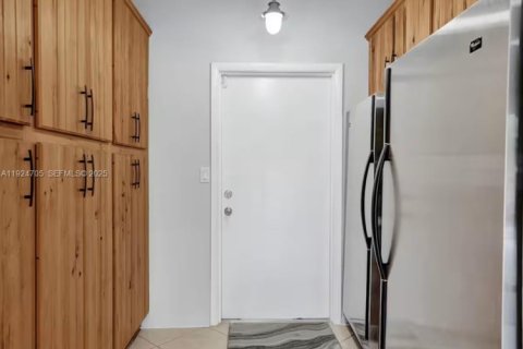 House in Fort Lauderdale, Florida 3 bedrooms, 146.04 sq.m. № 1982804 - photo 9