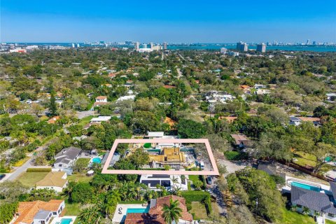 House in Biscayne Park, Florida 6 bedrooms, 420.85 sq.m. № 2080270 - photo 6