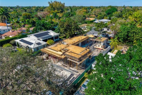 House in Biscayne Park, Florida 6 bedrooms, 420.85 sq.m. № 2080270 - photo 7