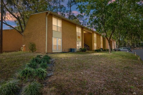 Condo in Gainesville, Florida, 3 bedrooms  № 1583343 - photo 1