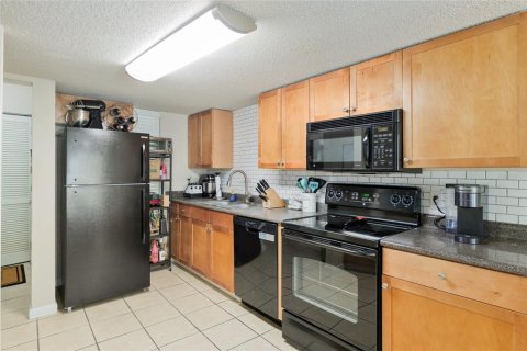Condo in Gainesville, Florida, 3 bedrooms  № 1583343 - photo 12
