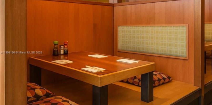 Коммерческая недвижимость в Пайнкрест, Флорида № 1964970