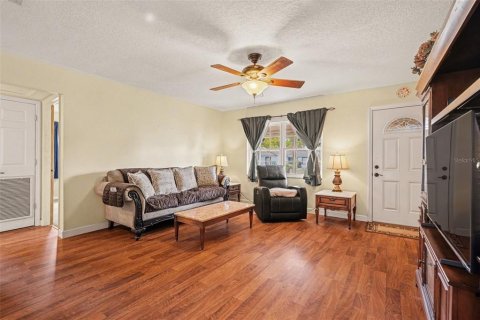 Casa en venta en Tampa, Florida, 3 dormitorios, 109.07 m2 № 2093973 - foto 9