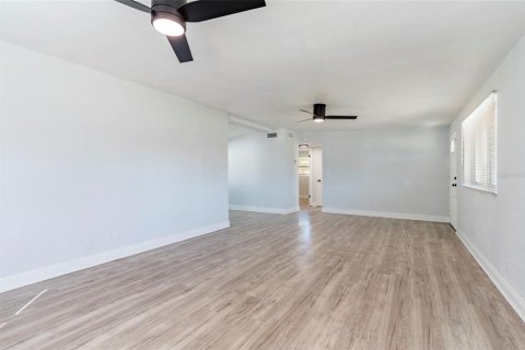 House in Pinellas Park, Florida 2 bedrooms, 80.27 sq.m. № 2122692 - photo 4