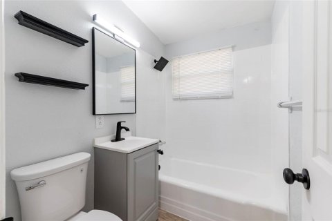 House in Pinellas Park, Florida 2 bedrooms, 80.27 sq.m. № 2122692 - photo 12