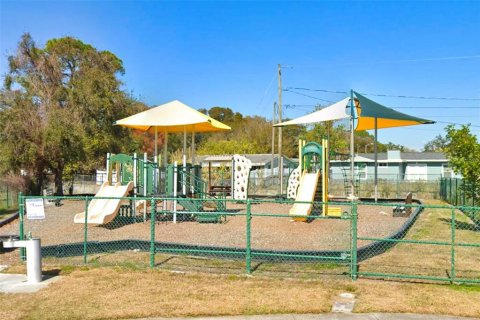 House in Pinellas Park, Florida 2 bedrooms, 80.27 sq.m. № 2122692 - photo 15