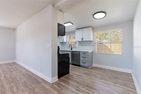 House in Pinellas Park, Florida 2 bedrooms, 80.27 sq.m. № 2122692 - photo 7