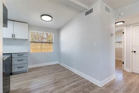 House in Pinellas Park, Florida 2 bedrooms, 80.27 sq.m. № 2122692 - photo 6