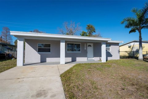 House in Pinellas Park, Florida 2 bedrooms, 80.27 sq.m. № 2122692 - photo 2