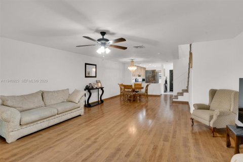 Adosado en venta en Doral, Florida, 2 dormitorios, 148.64 m2 № 2000754 - foto 18