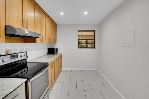 Adosado en venta en Doral, Florida, 2 dormitorios, 148.64 m2 № 2000754 - foto 7