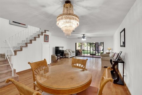 Adosado en venta en Doral, Florida, 2 dormitorios, 148.64 m2 № 2000754 - foto 13
