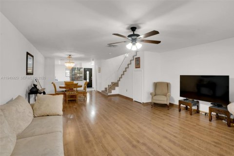 Adosado en venta en Doral, Florida, 2 dormitorios, 148.64 m2 № 2000754 - foto 17