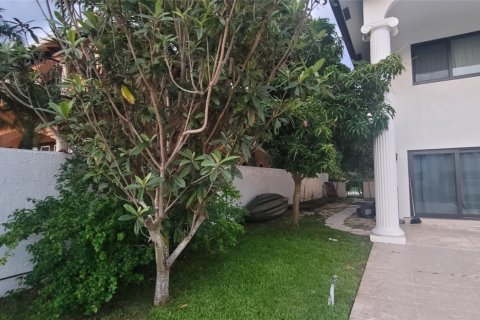 House in Boca Raton, Florida 4 bedrooms, 289.3 sq.m. № 1188809 - photo 1