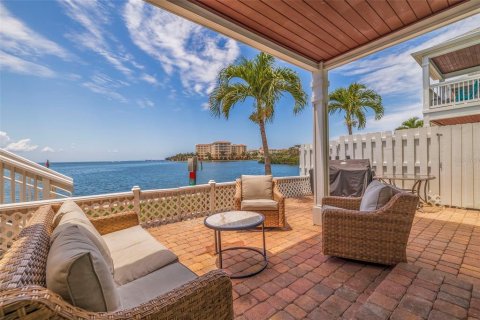 Condo à Saint Petersburg, Floride, 2 chambres  № 2299411