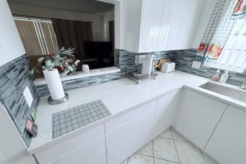 Купить кондоминиум в Дирфилд-Бич, Флорида 3 комнаты, 65.03м2, № 2146926 - фото 3