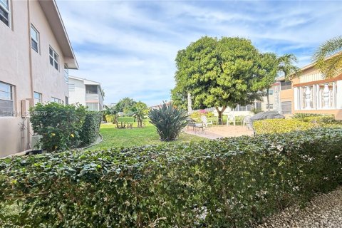 Condo in West Palm Beach, Florida, 1 bedroom  № 1996915 - photo 24